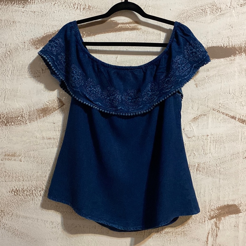 SW New York Off the Shoulder Ruffle Top